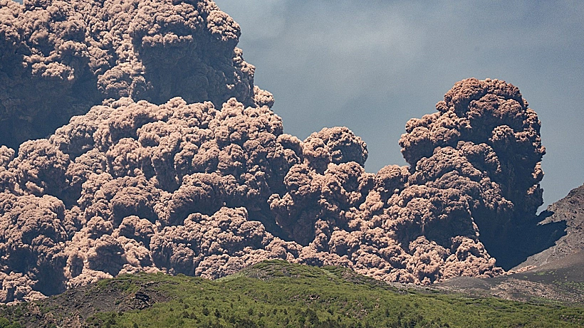 התפרצות בהר הגעש אתנה באיטליה