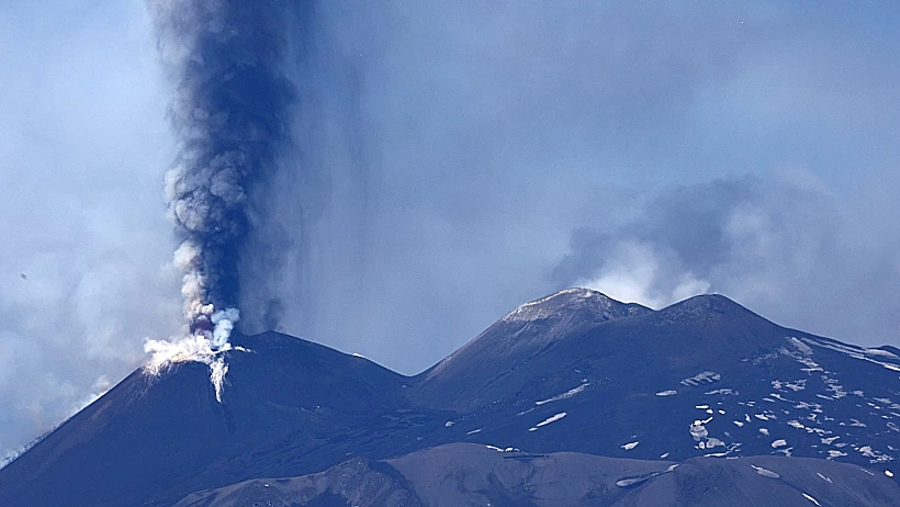 התפרצות בהר הגעש אתנה באיטליה