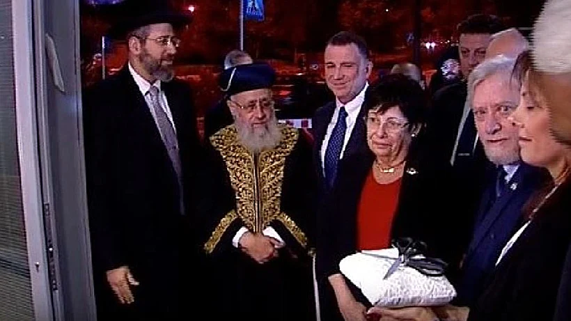 הרב יצחק יוסף לצד ח"כ יולי אדלשטיין, 2015