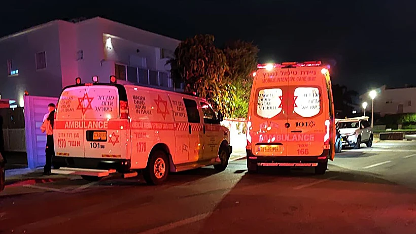 אמבולנסים של מד"א בזירת הרצח בנהריה