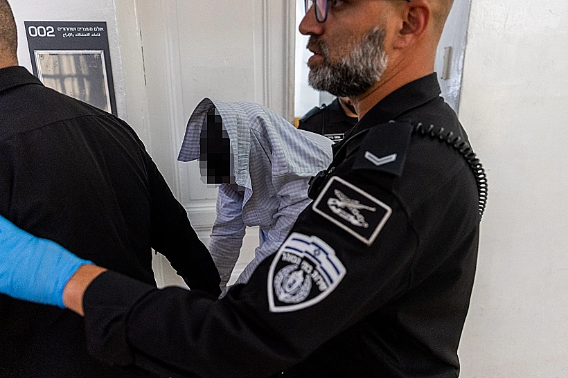 החשוד בהצתת בית הכנסת של הרב יצחק יוסף בירושלים מובל לבית המשפט