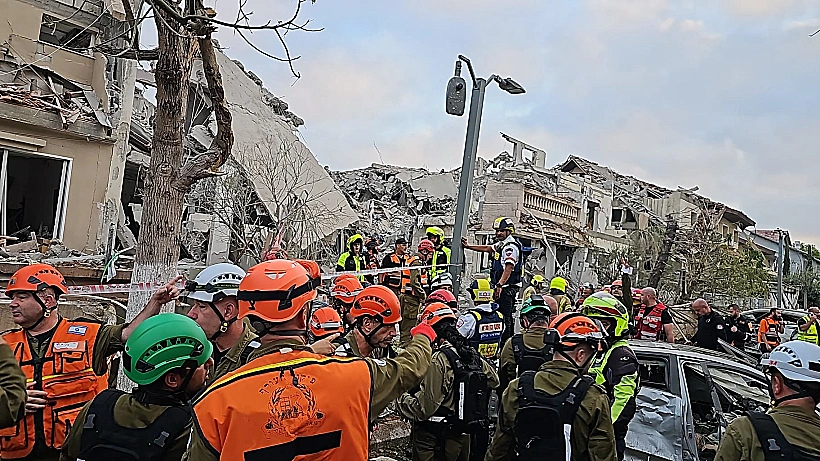 צוותי ההצלה בזירת הפגיעה