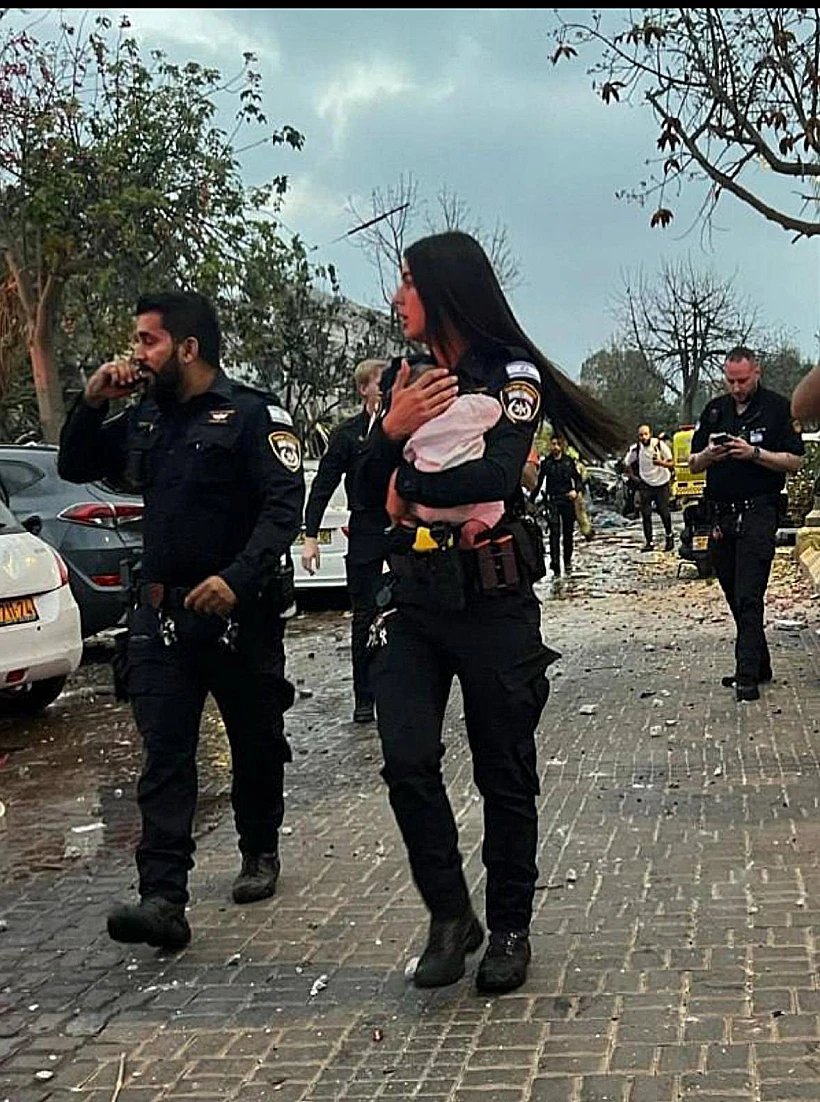 תיעוד זירת הפגיעה הישירה ראשון לציון איראן