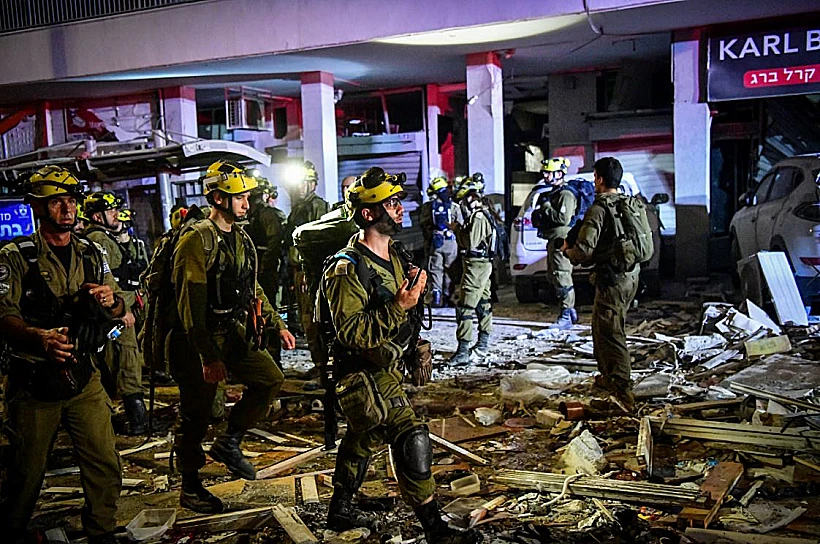 חיפושים בהריסות בבת ים