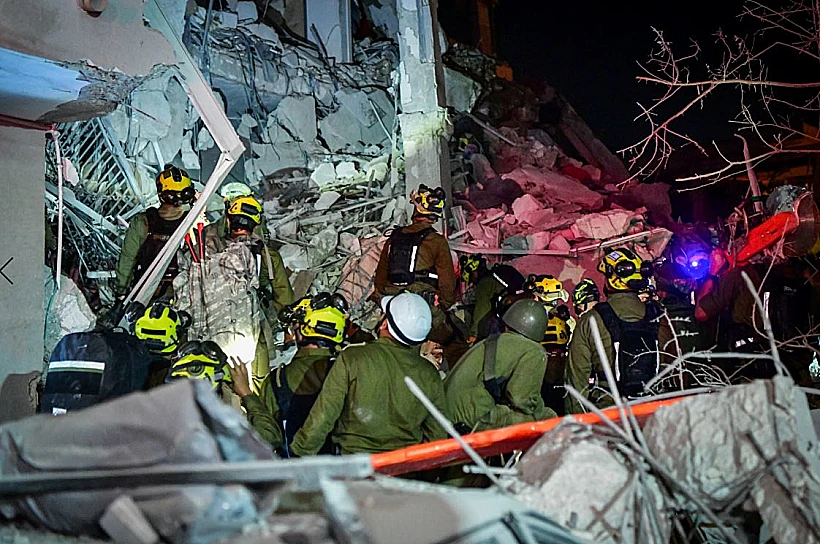 חיפושים בהריסות בבת ים