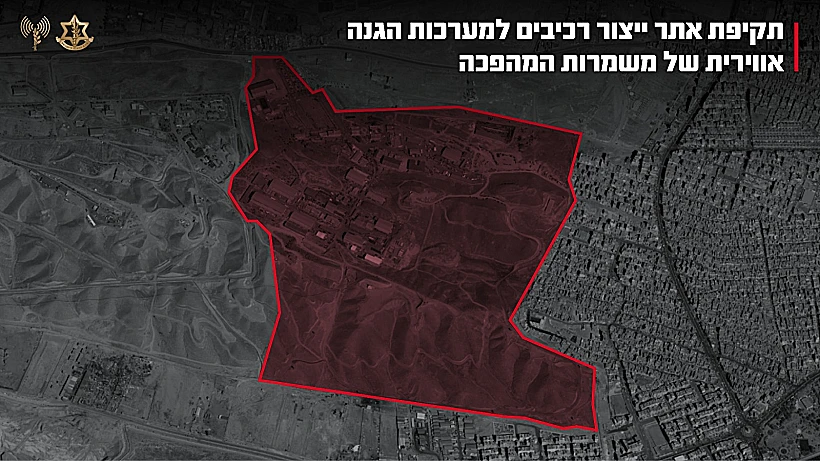 אינפוגרפיקה של תקיפת אתר ייצור רכיבים למערכות הגנה אווירית