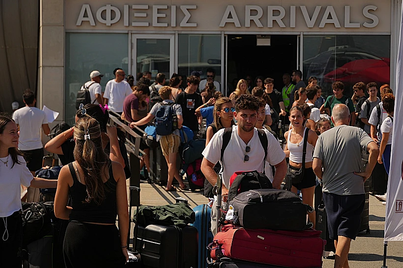 ישראלים שנתקעו בקפריסין מחכים בשדה התעופה