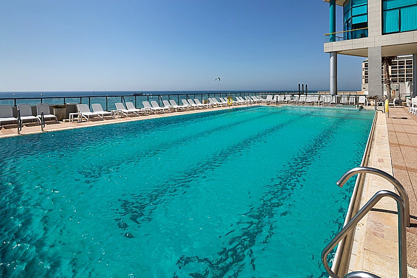 הבריכה של הרברט סמואל אוקיינוס סוויטס, הרצליה