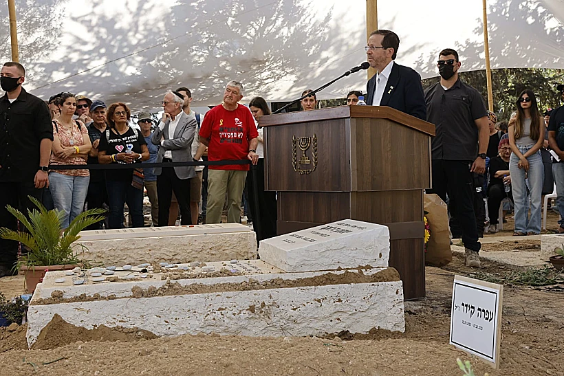 עפרה קידר מובאת למנוחות בבארי
