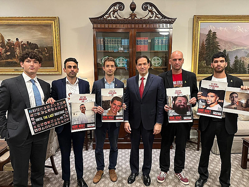 מזכיר המדינה מרקו רוביו עם נציגי משפחות החטופים