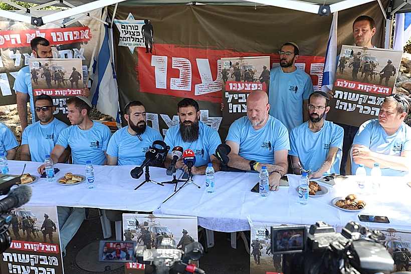 חברי פורום פצועי המלחמה מול הכנסת