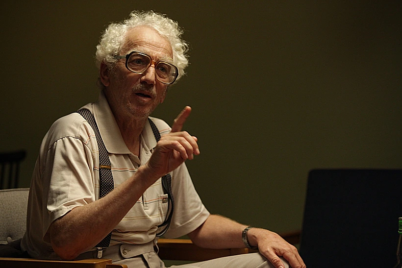 מוני מושונוב ב"לצוד פילים"