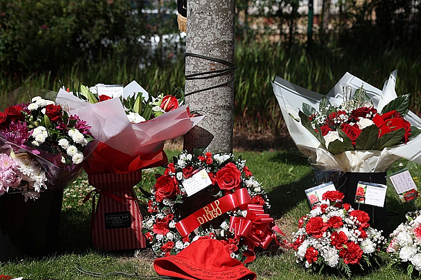 פרחים מחוץ לאצטדיון ליברפול