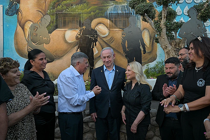 רה"מ נתניהו ורעייתו שרה באופקים