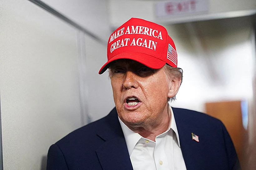 הנשיא דונלד טראמפ על "אייר פורס 1"