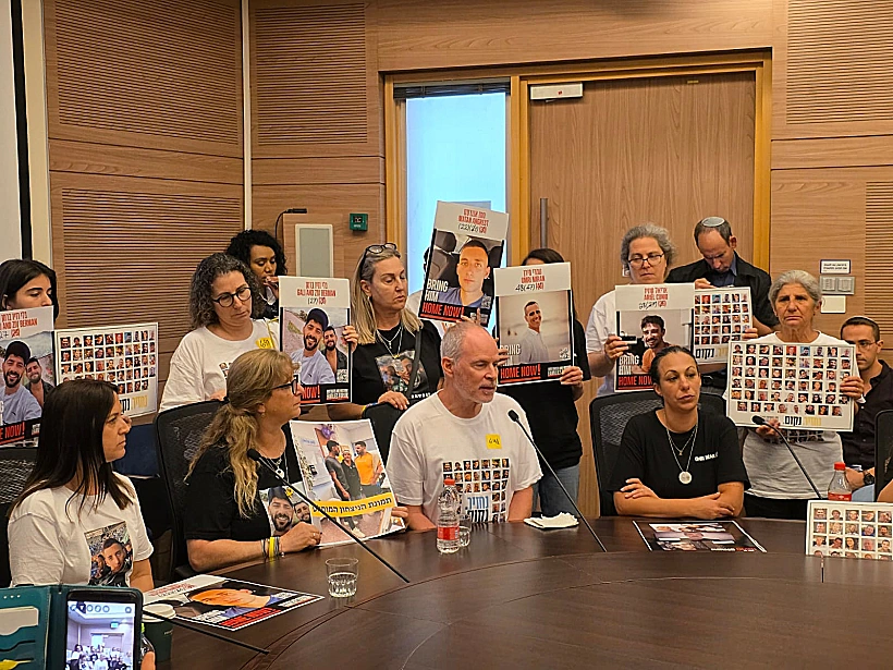 שורד השבי קית' סיגל בוועדת החוץ והביטחון של הכנסת