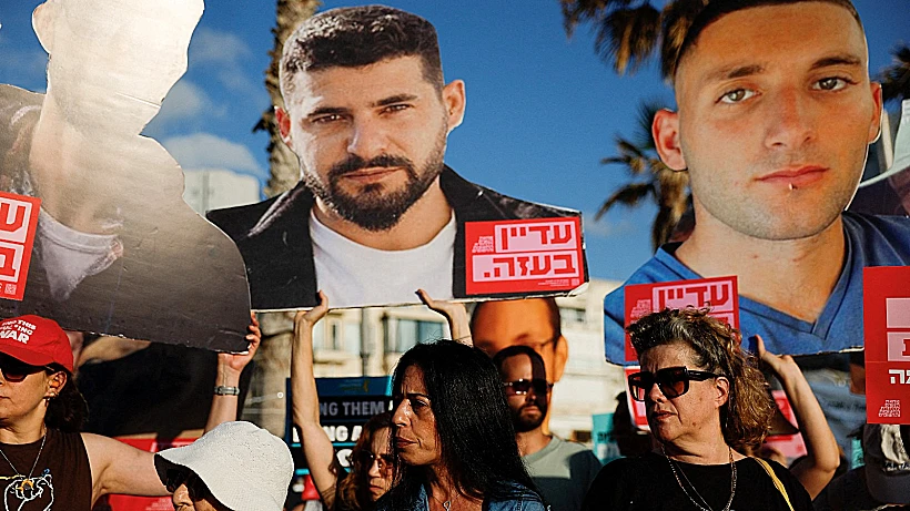 עינב צנגאוקר בהפגנה למען שחרור החטופים בתל אביב