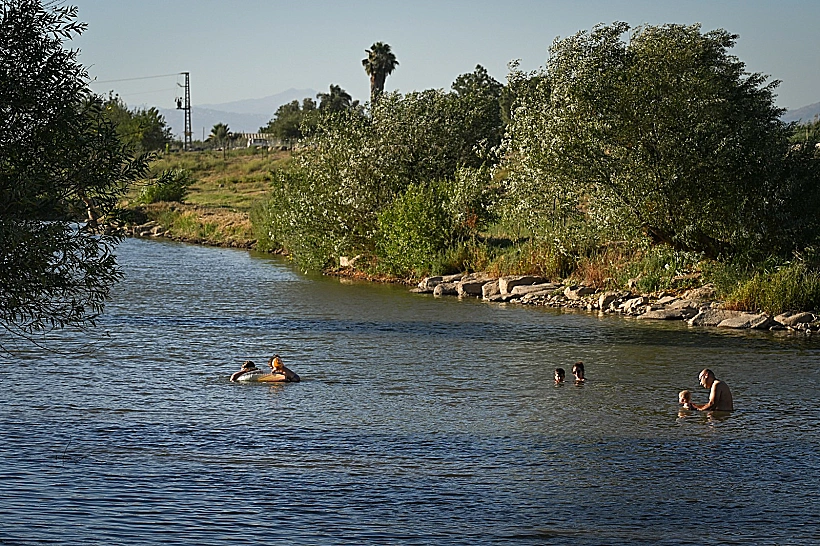 מבלים בנהר הירדן