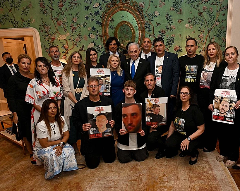 נתניהו במפגש עם משפחות חטופים בוושינגטון
