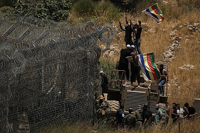 אזרחים דרוזים מפגינים בגבול סוריה