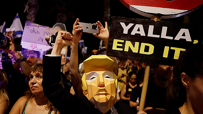 מפגינים למען שחרור החטופים בתל אביב