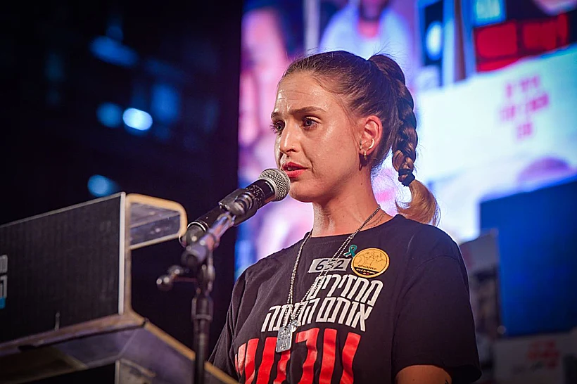 שורדת השבי דורון שטיינברכר בכיכר החטופים