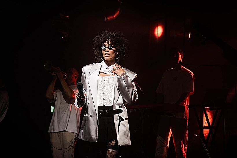 ליהי טולדנו בהופעה בבארבי