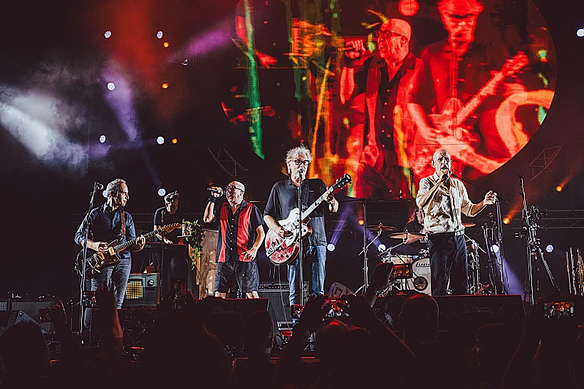 רוקפור עם ברי סחרוף ורמי פורטיס בהופעה באמפי קיסריה