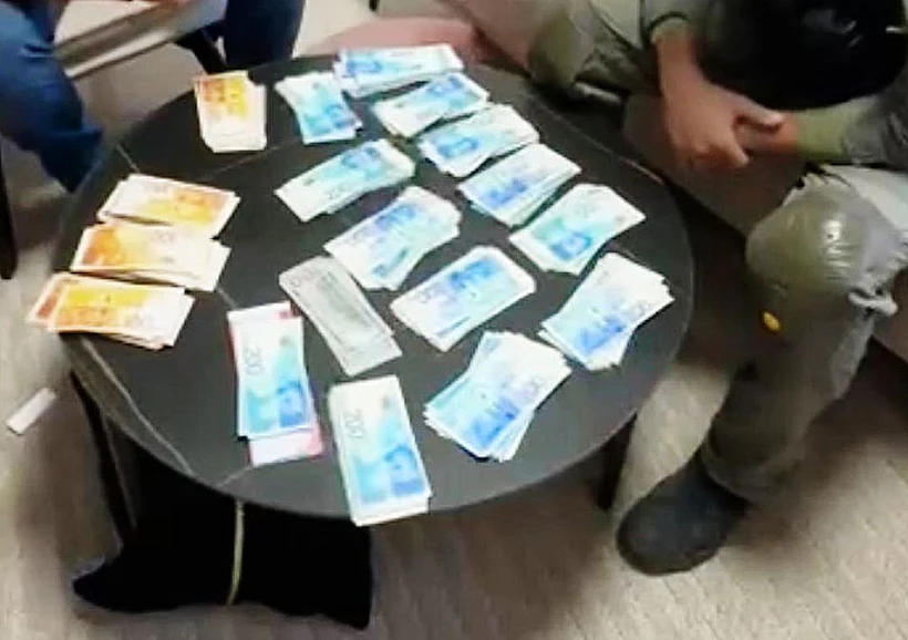 הכסף שנתפס בביתו של אחמד דיאב, תושב טמרה החשוד בסיוע לארגון טרור