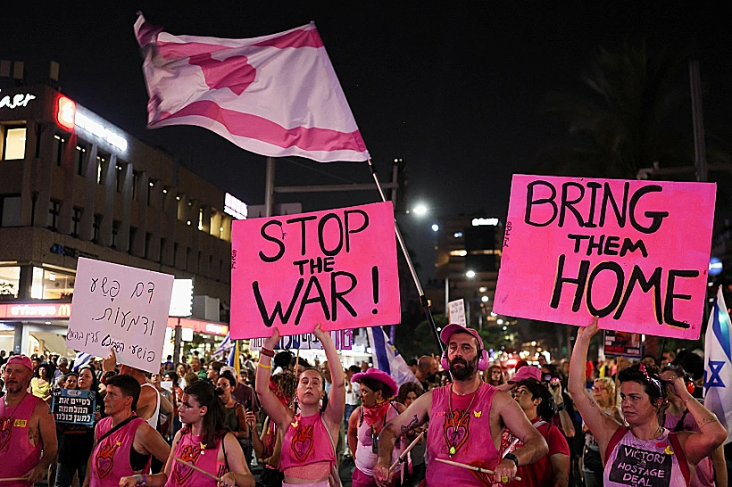 מפגינים למען החטופים בתל אביב
