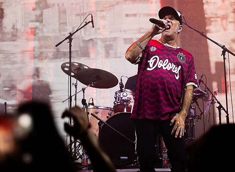 הדג נחש בהופעה בבארבי