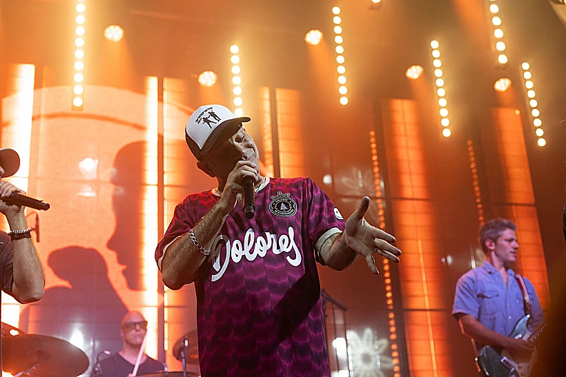 הדג נחש בהופעה בבארבי