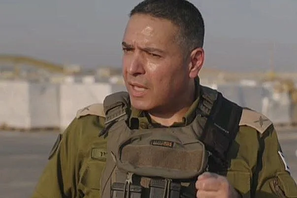 תא"ל אפי דפרין, על רקע משאיות הסיוע