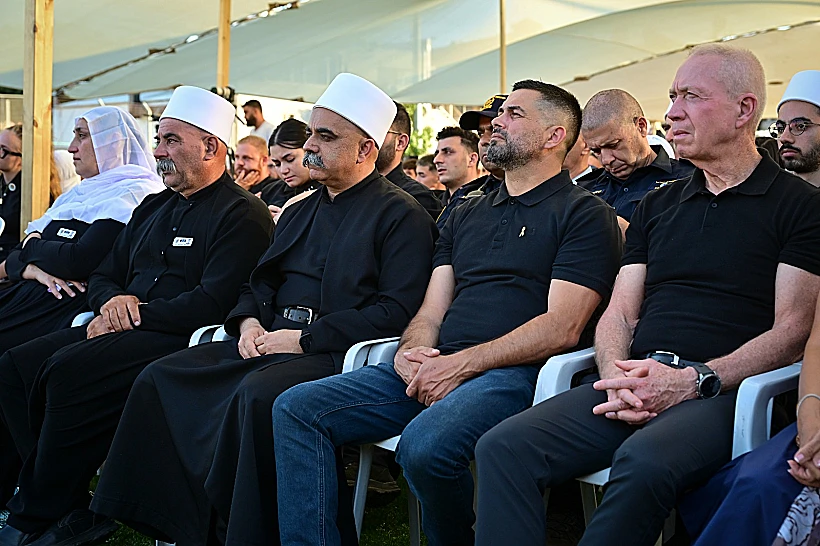 גלנט בטקס הזיכרון לציון שנה להרג 12 הילדים והילדות במג'דל שמס