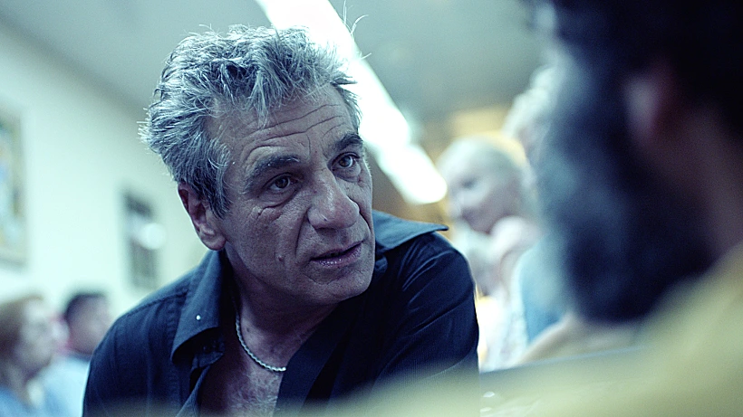 אלון אבוטבול בסרט "קצפת ודובדבנים"