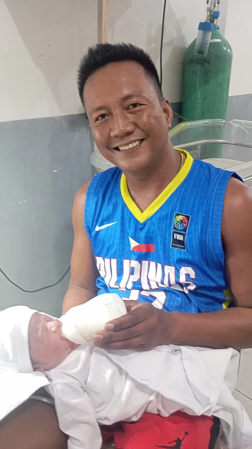 שורד השבי הפיליפיני ג'ימי פאצ'קו וביתו ישראלה