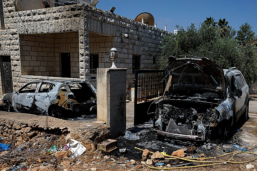 רכבים שהוצתו סמוך לרמאללה