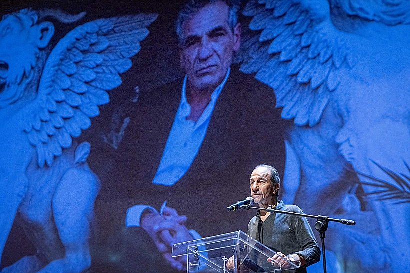 ששון גבאי סופד לאלון אבוטבול בטקס האשכבה