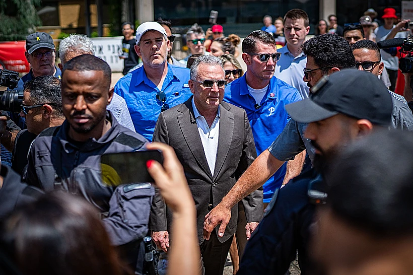 שליח ארה"ב למזה"ת סטיב ויטקוף בכיכר החטופים