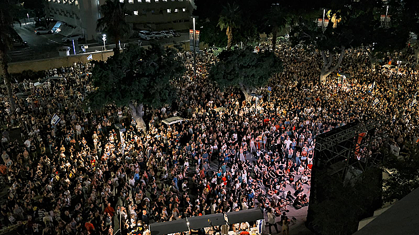 אלפים בהפגנה בכיכר החטופים