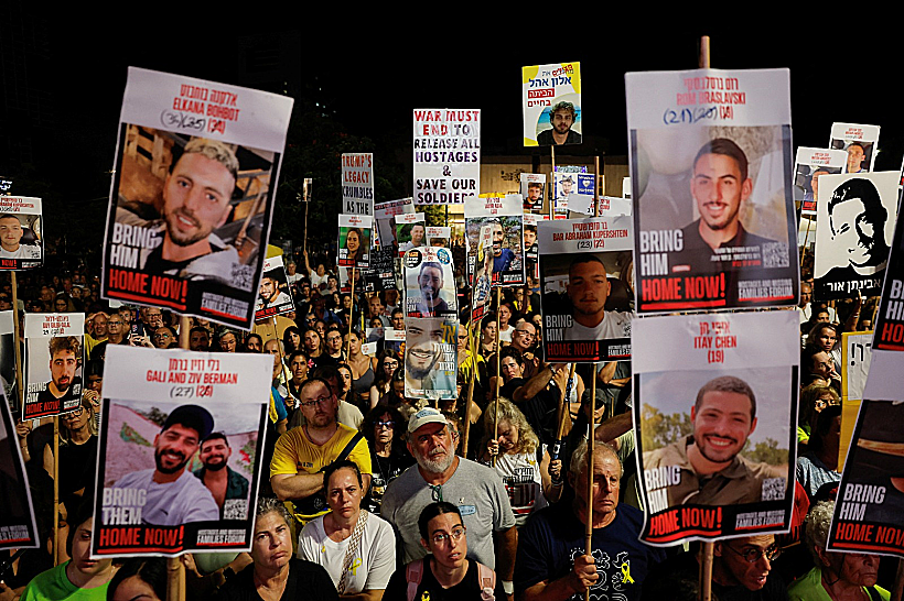 מפגינים למען החטופים בתל אביב