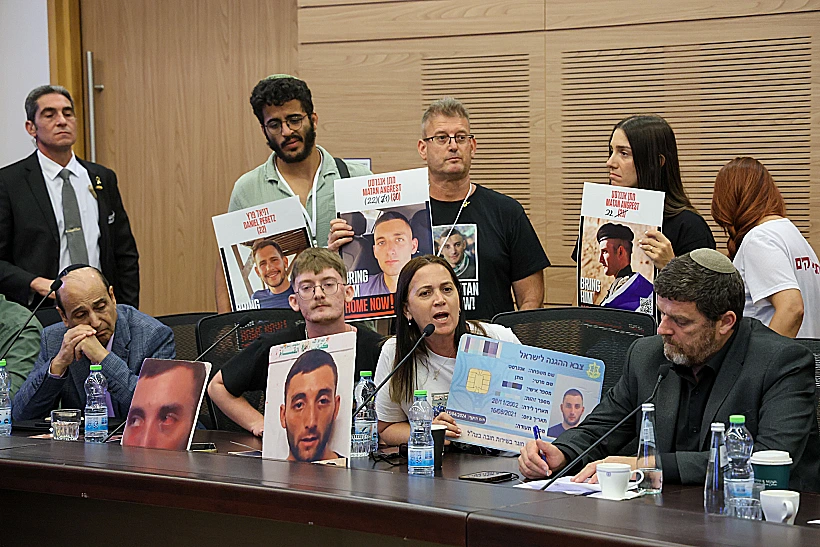 ענת ואופיר אנגרסט, אימו ואחיו של מתן אנגרסט