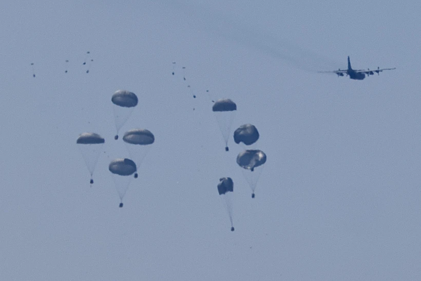 הצנחת סיוע ברצועת עזה