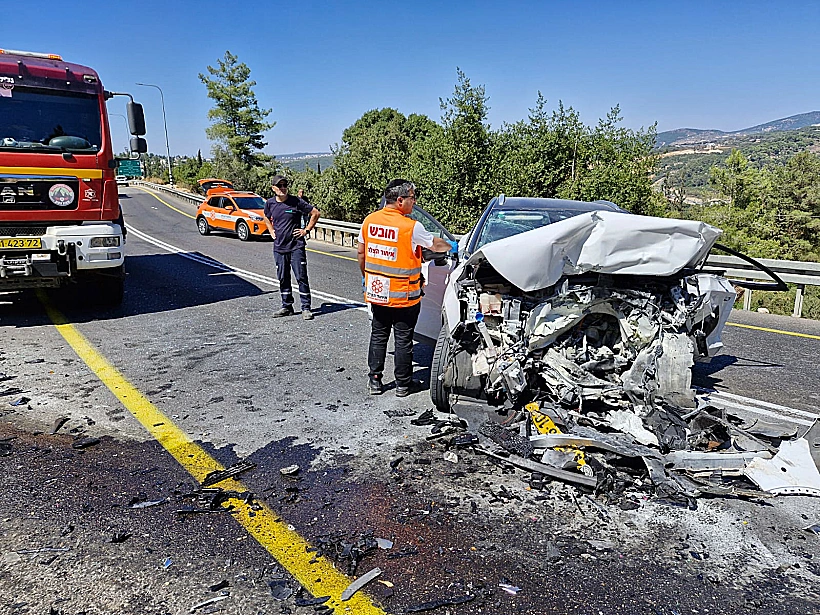 זירת התאונה בכביש 854 סמוך לכפר ורדים