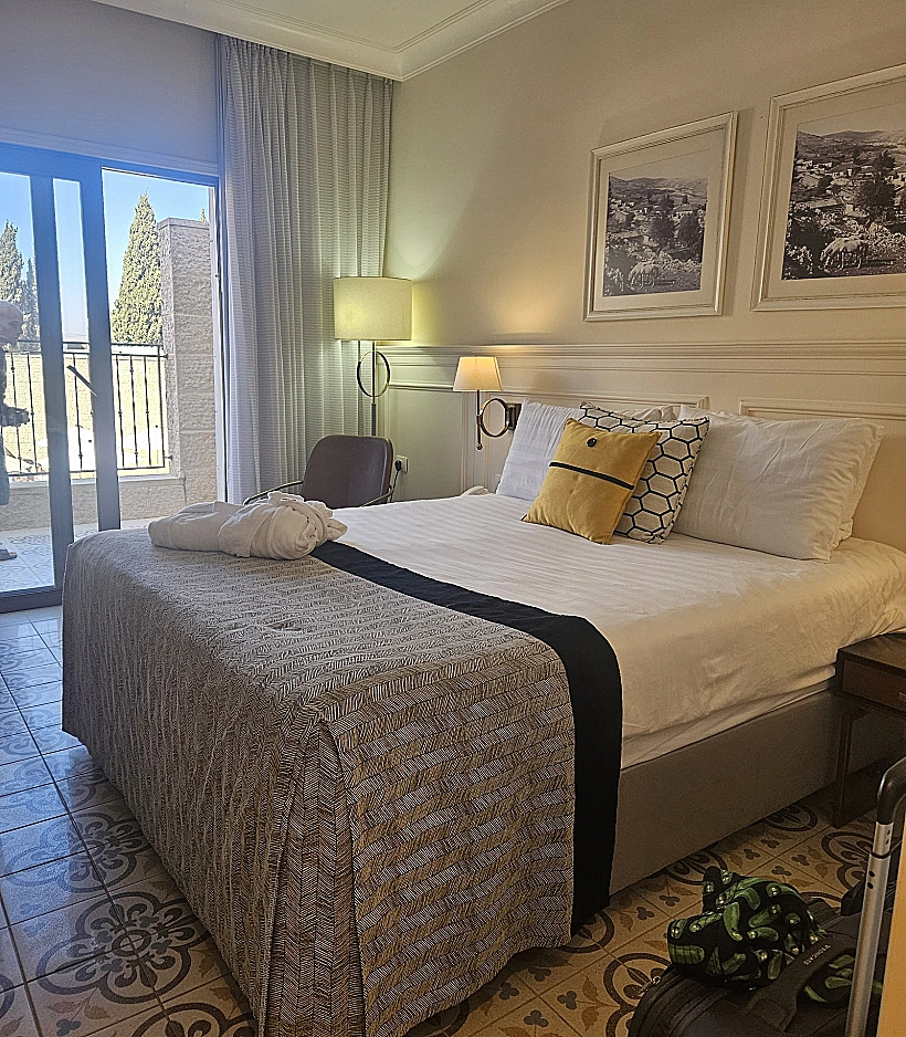 החדר הנעים במלון אלמונד