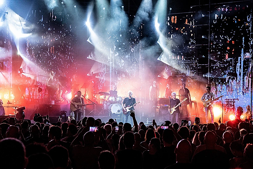 שלום חנוך במופע 40 שנה ל"מחכים למשיח"