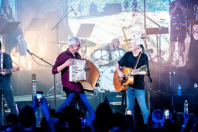 שלום חנוך במופע 40 שנה ל"מחכים למשיח"