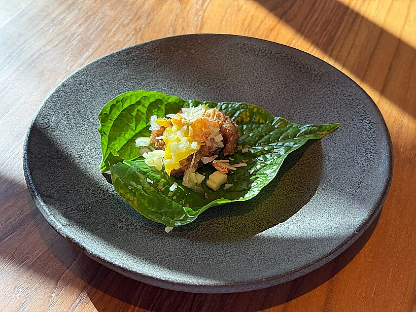 מולאם, בר תאילנדי בתל אביב