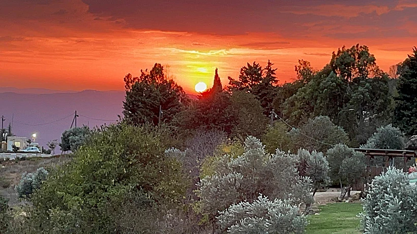 שקיעה מטריפה במתחם הסוויטות מילס