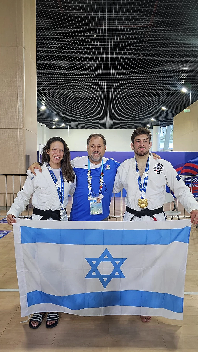 נמרוד ריידר ומשי רוזנפלד עם המדליות לאחר "משחקי העולם